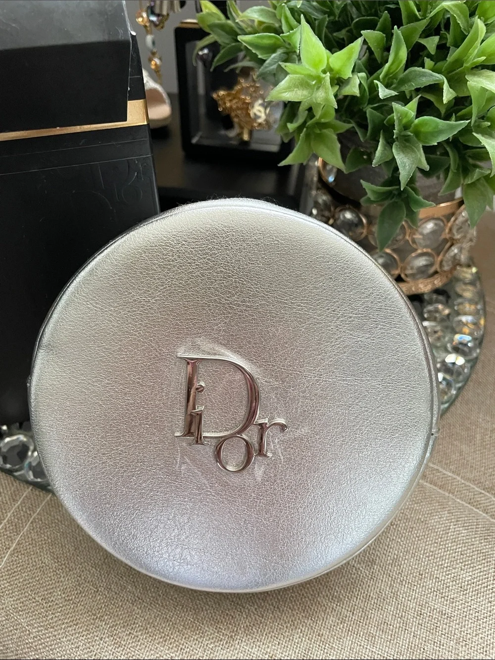 ✨🩶Dior Metallic Silver Round Zip Coin Pouch🩶✨NWOT
